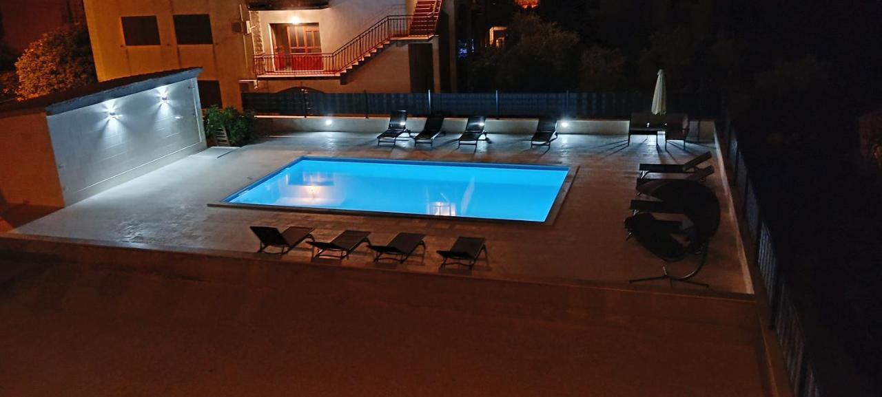 Apartmani Beran Seget Vranjica Exterior foto