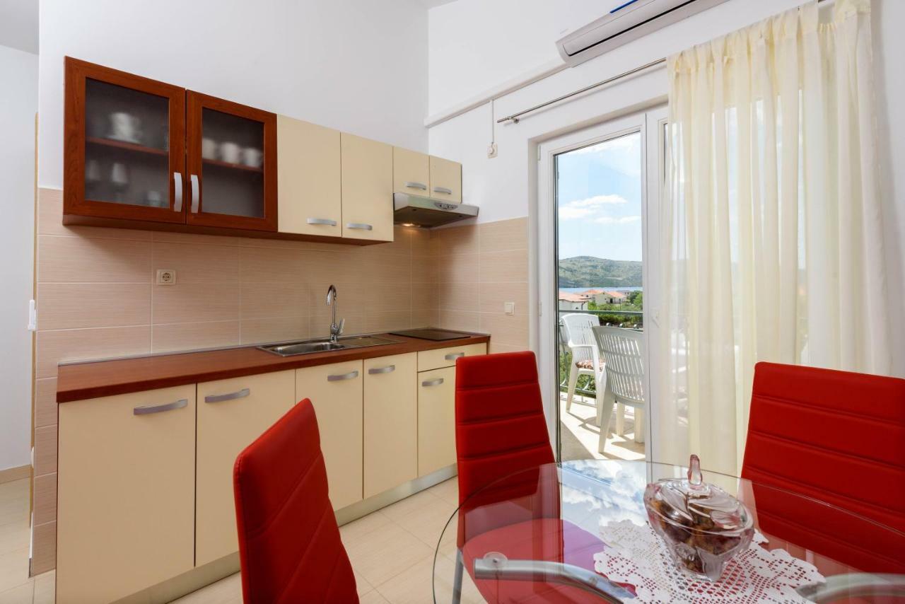 Apartmani Beran Seget Vranjica Exterior foto