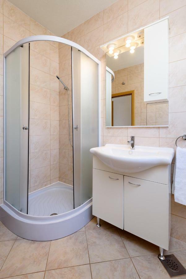 Apartmani Beran Seget Vranjica Exterior foto