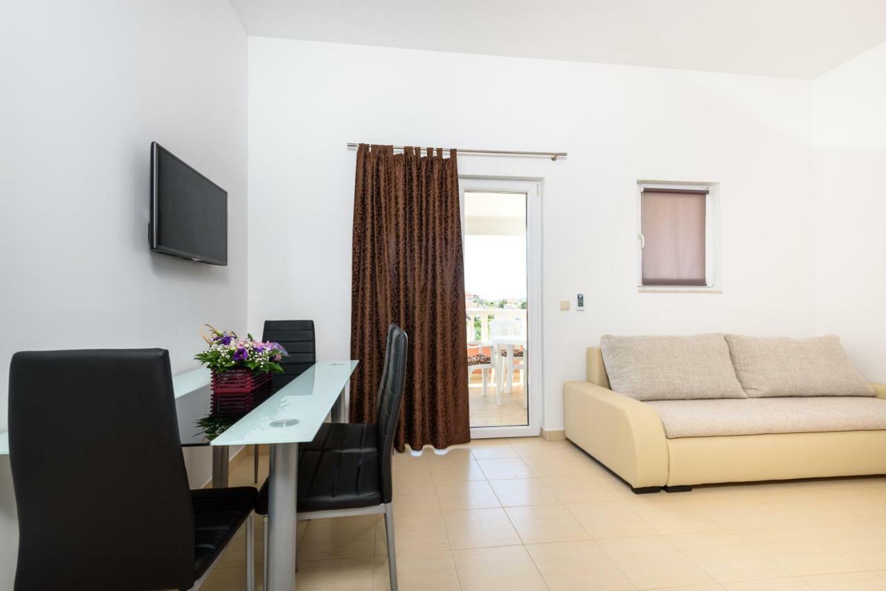 Apartmani Beran Seget Vranjica Exterior foto